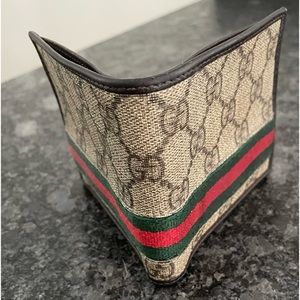 Men’s genuine Gucci wallet, 4in x 3 1/2in